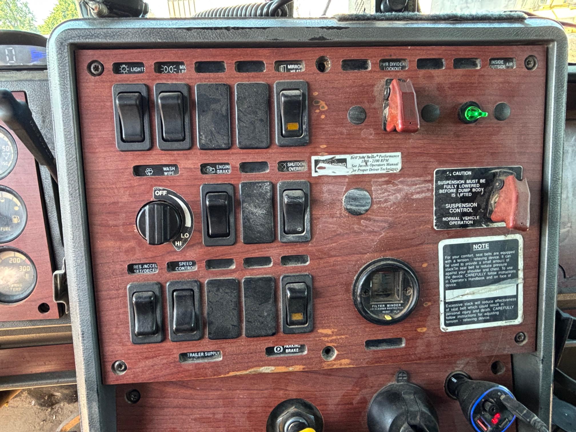 1997 MACK CL713 - Image 16